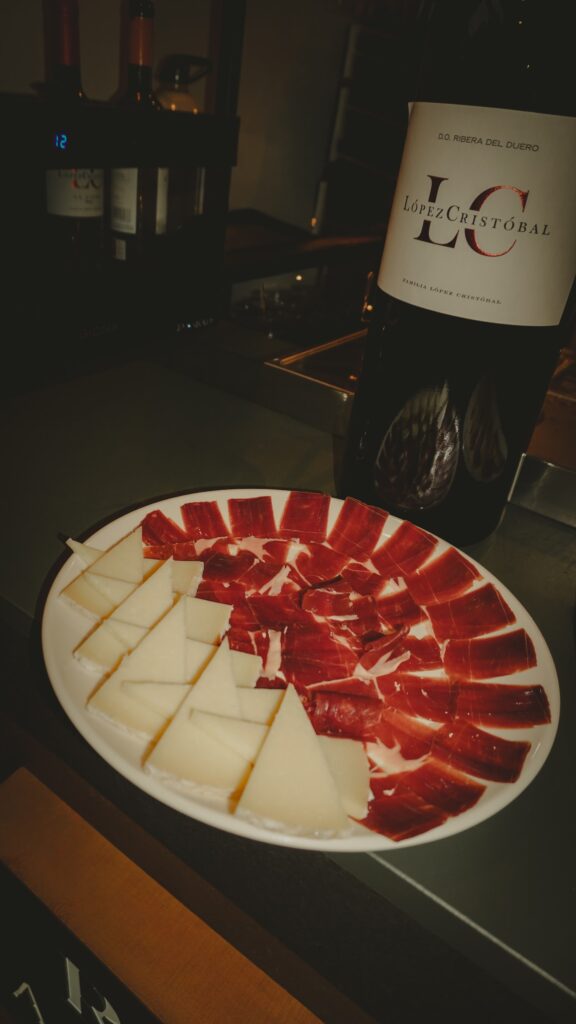 Jamón ibérico y queso viejo de oveja – Rita Arrabal, restaurante en Martos